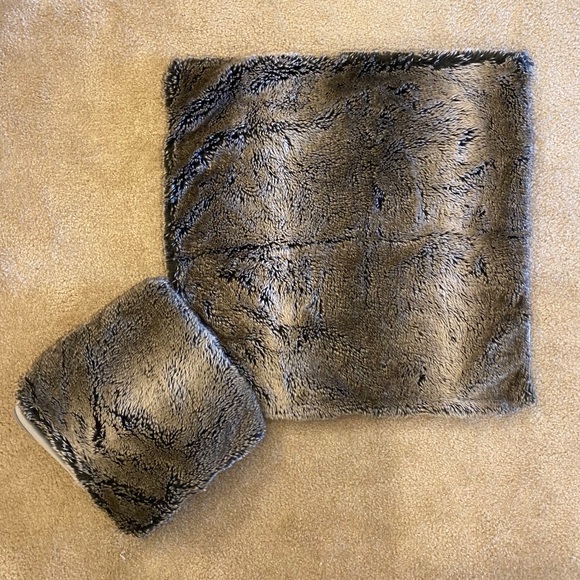 Pottery Barn Other - Pottery Barn 2 faux fur ombré pillow covers